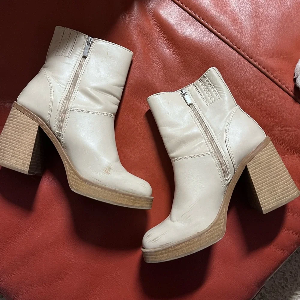 Universal Threads 70s bootie - Picture 2 of 3